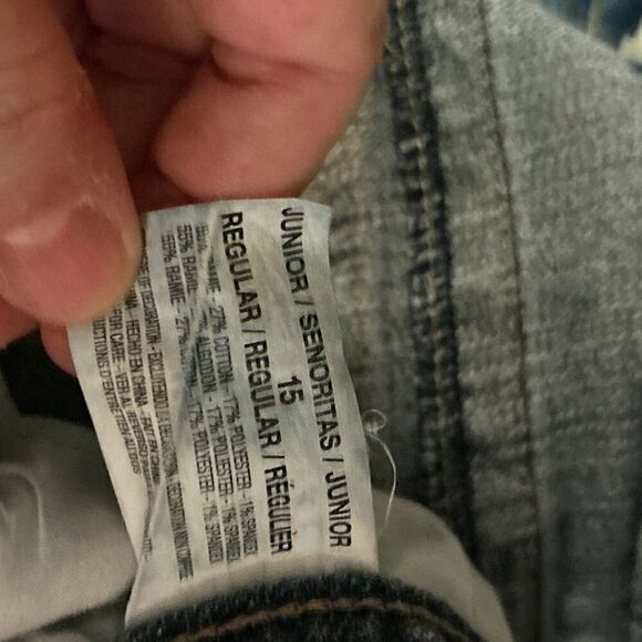 l.e.i. Cropped Jeans with Embroidered Pockets - Size 15 (Minor Flaw) - Picture 5 of 7